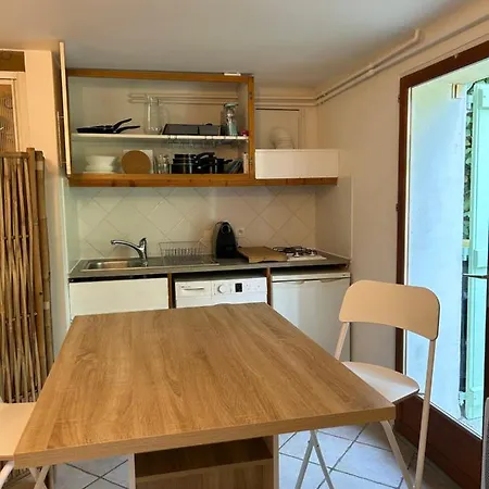 Beautiful Studio + Large Terrace Near The Beaches.