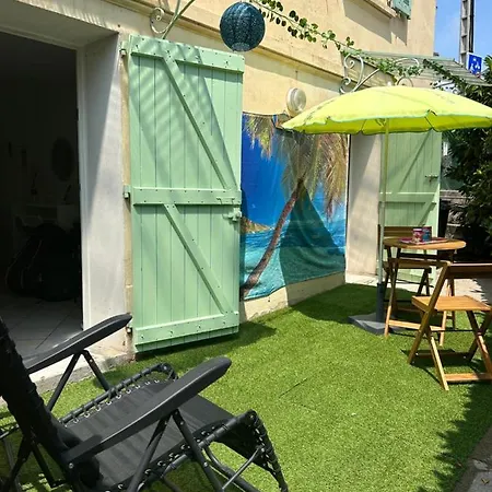 Beautiful Studio + Large Terrace Near The Beaches. Apartment Antibes