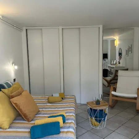 Apartment Beautiful Studio + Large Terrace Near The Beaches. Antibes