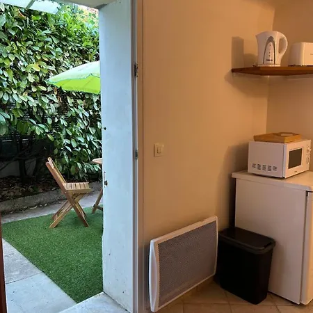 Beautiful Studio + Large Terrace Near The Beaches. *