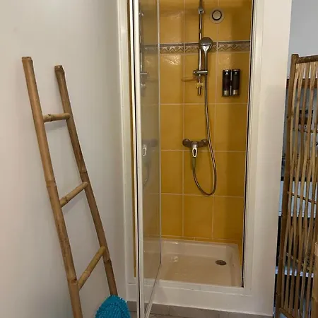 Beautiful Studio + Large Terrace Near The Beaches. * Antibes